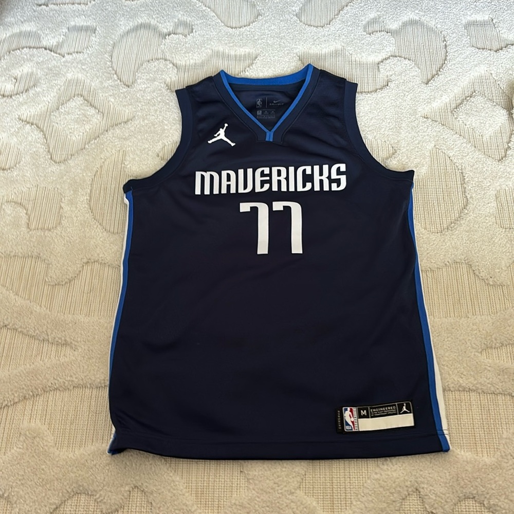 USED Luka Dončić Youth Medium Swingman Jersey